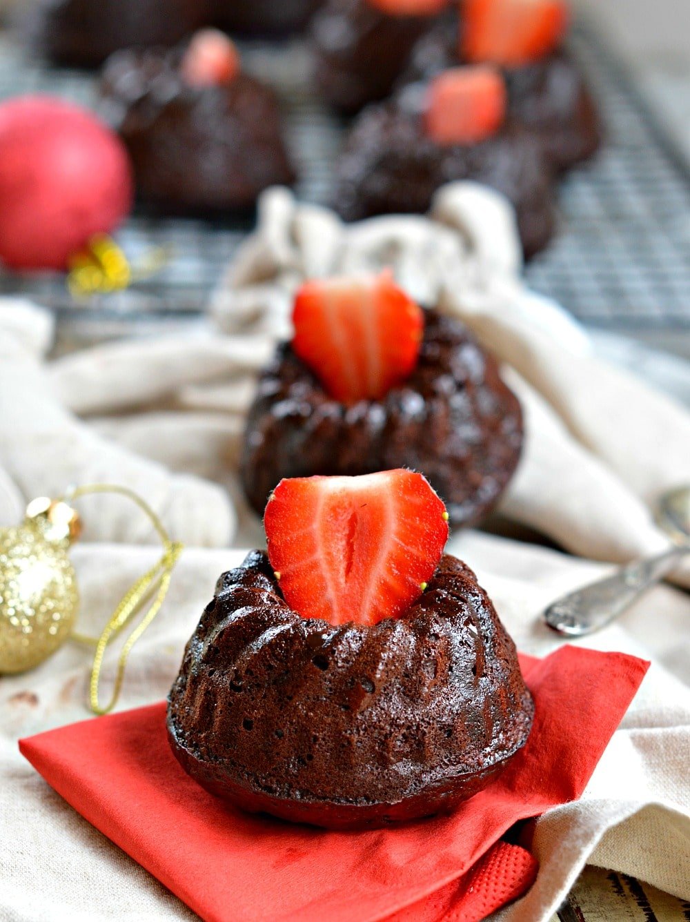 Chocolate Strawberry Christmas Bundt cake - Sweetashoney