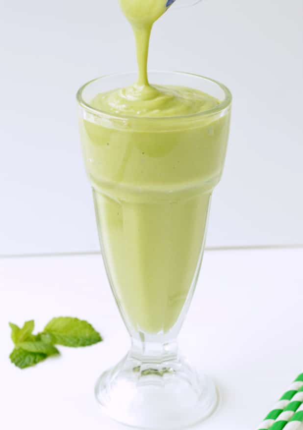 KETO SHAMROCK SHAKE Healthy Vegan Dairy free #shamrockshakerecipe #healthy #vegan #keto #dairyfree #easy #diy #ketoshake #avocadoshake #avocadosmoothie #avocadospinachsmoothie#ketosmoothie #lowcarb #sugarfree #vegansmoothie #stpatrickrecipes #greenrecipes 