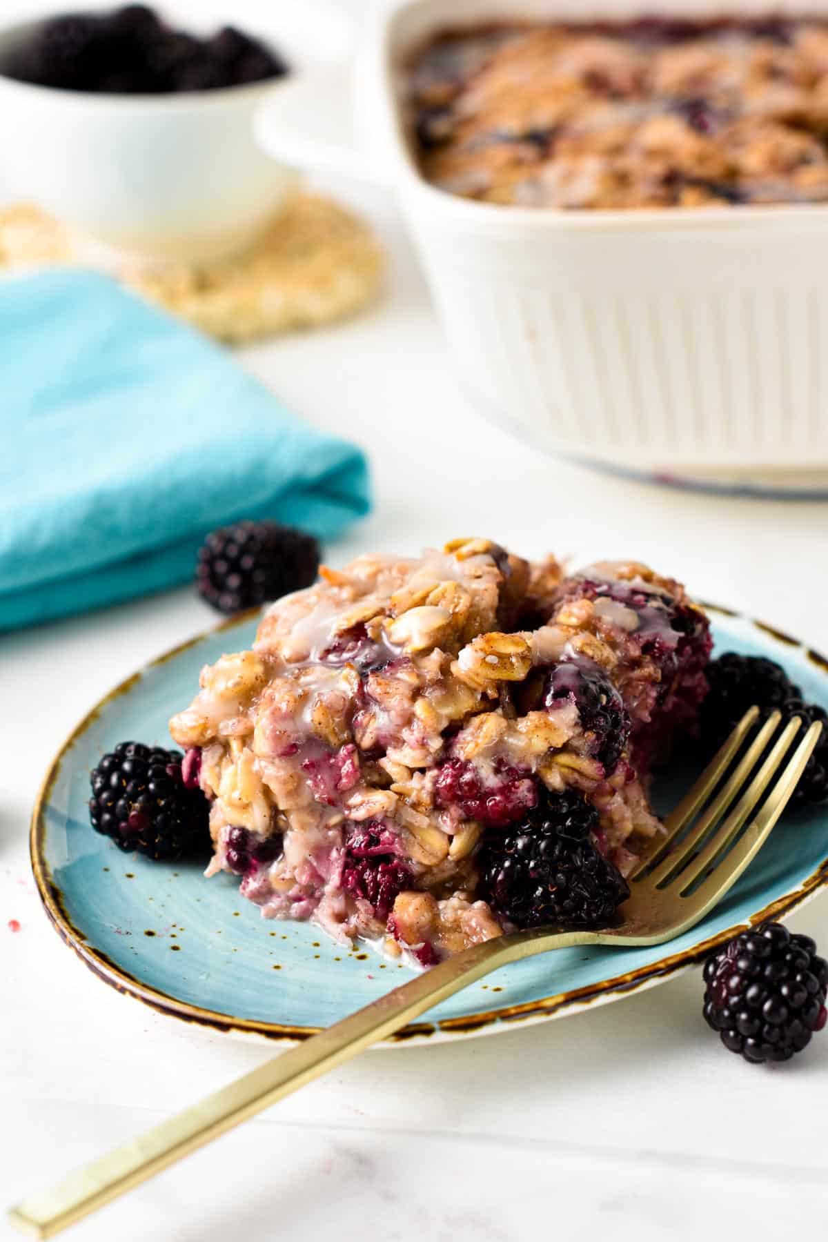 This Blackberry Oatmeal Bake is an easy, healthy one-pan oatmeal breakfast filled with juicy blackberries. It's perfect to feed healthy breakfast to all the family on busy morning and starts the day full of energy.