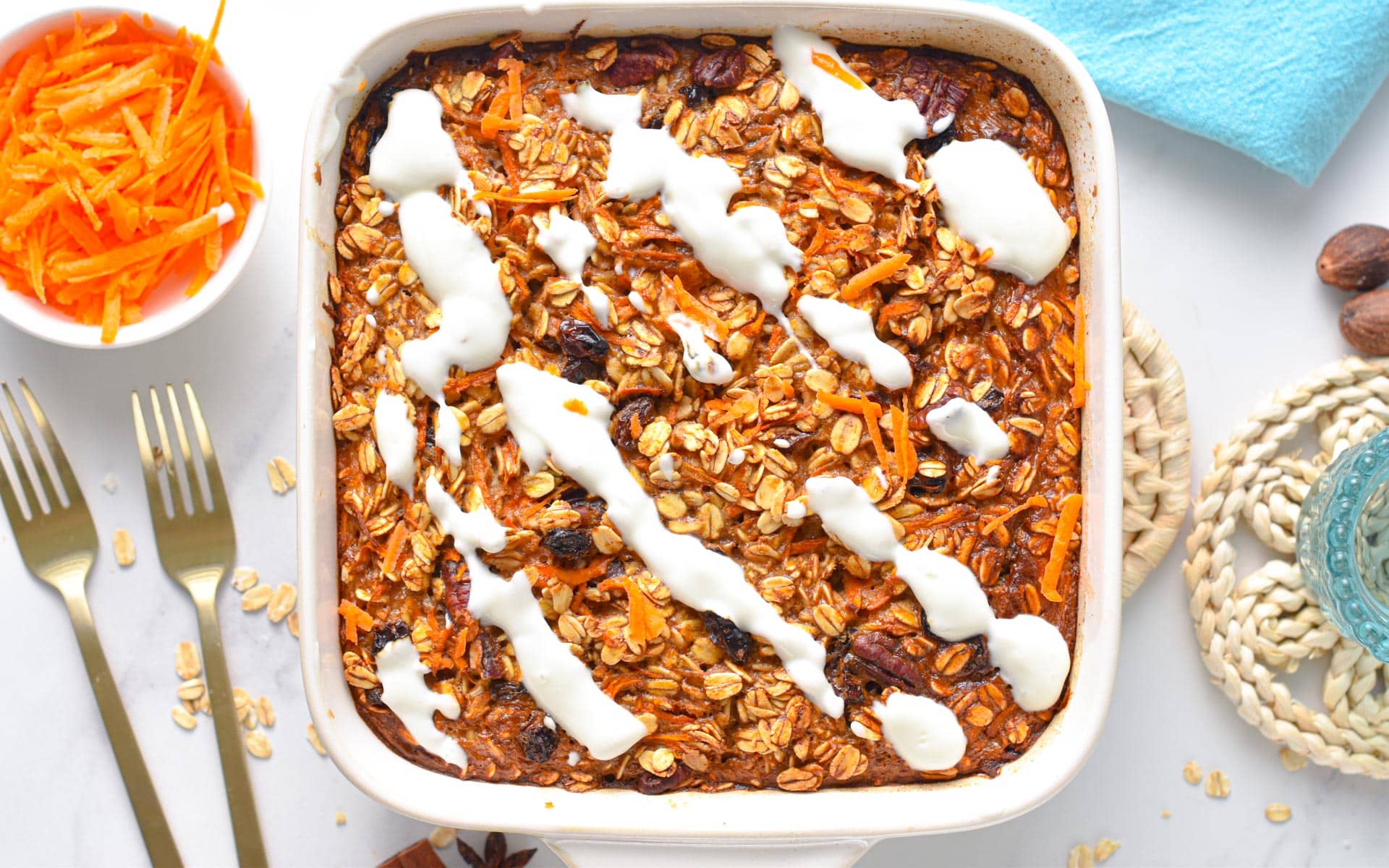This Carrot Cake Baked Oatmeal is an easy one-pan oatmeal to serve a delicious carrot-cake flavor oatmeal to all the family. It's the easiest healthy breakfast this Easter for carrot cake lovers.