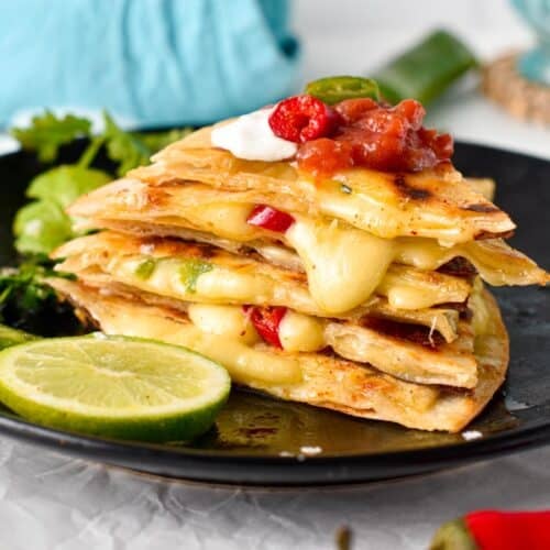 This easy Cheese Quesadilla also called Queso quesadilla is a crispy flour tortilla filled with stringy melted cheese and pieces of jalapeno. This is the perfect 10 minutes lunch for cheese lovers, easy to adapt by throwing in any extra vegetables or proteins you have on hand.