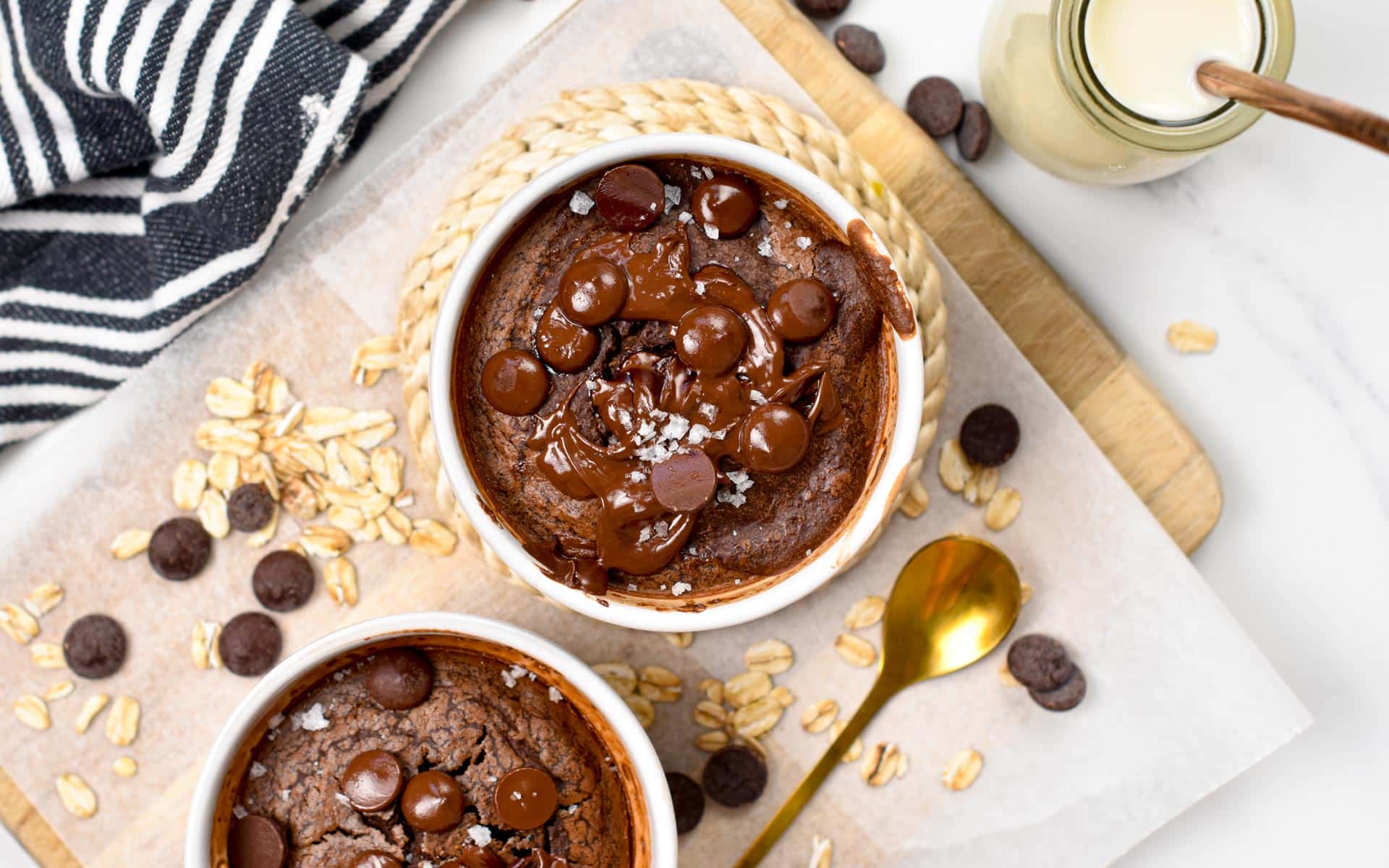 This Chocolate Baked Oats is an easy, healthy breakfast packed with 17grams protein, fiber and the most delicious chocolate flavors. Plus, this baked oats recipe is also dairy-free with gluten-free and vegan options.This Chocolate Baked Oats is an easy, healthy breakfast packed with 17grams protein, fiber and the most delicious chocolate flavors. Plus, this baked oats recipe is also dairy-free with gluten-free and vegan options.