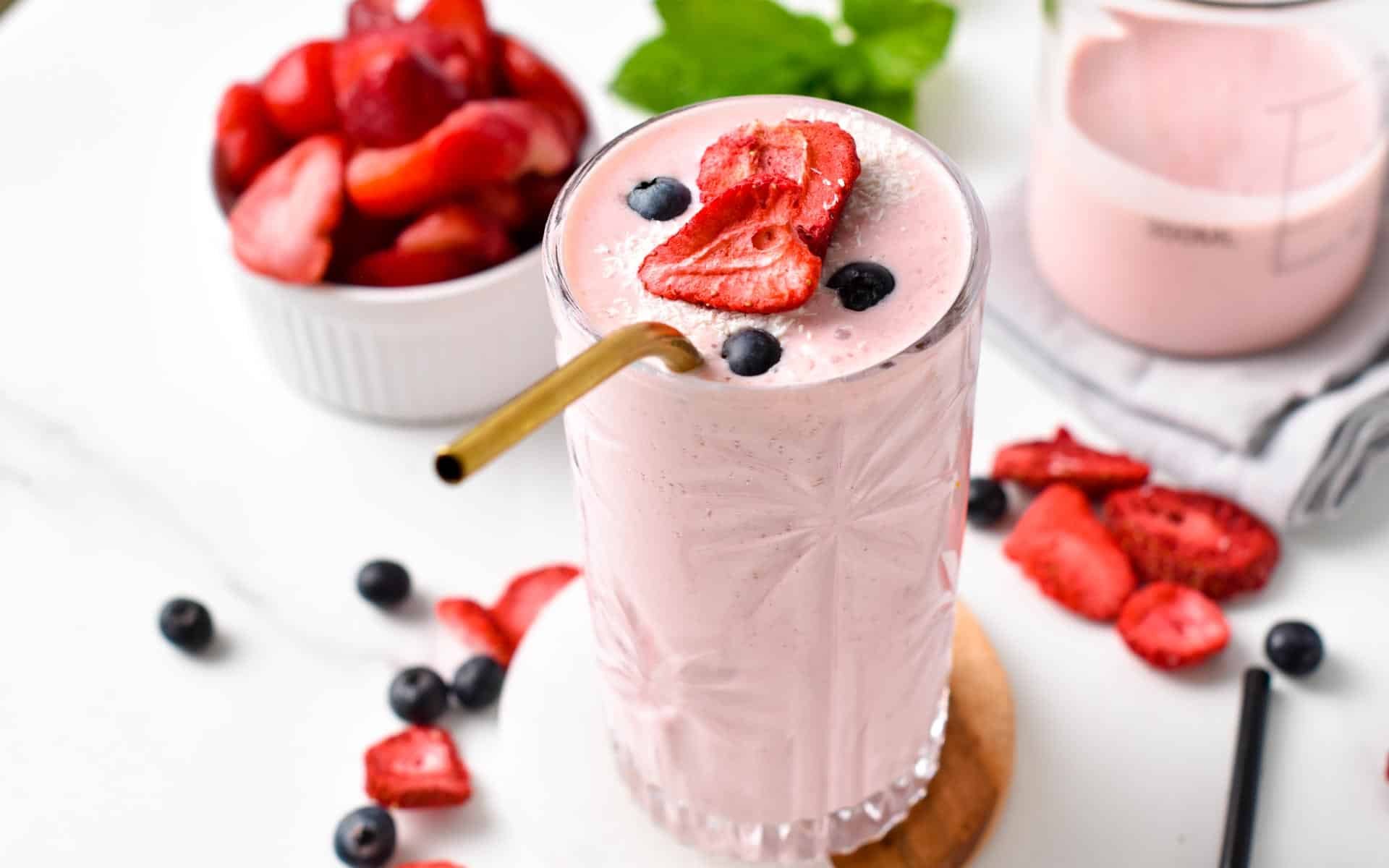 This Cottage Cheese Smoothie is a deliciously thick and creamy high-protein strawberry smoothie made from cottage cheese. With 14 grams of proteins, this is the perfect post work out snack.