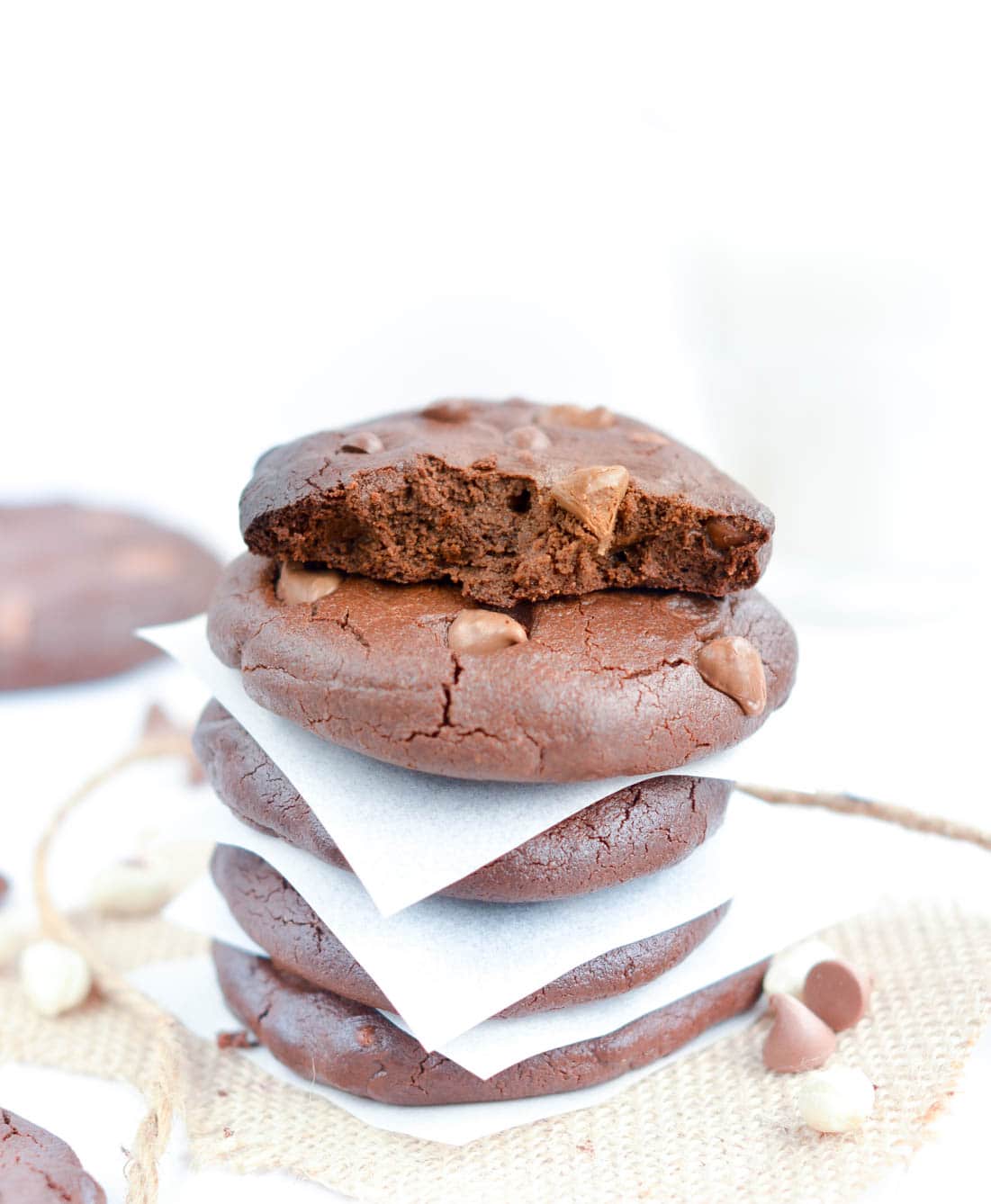 flourless chocolate peanut butter cookies s with chocolate chips. NO refined ingredients, Flourless, No Sugar, easy 6 ingredients recipe to whip in 5 minutes. Grain free, gluten free and dairy free.