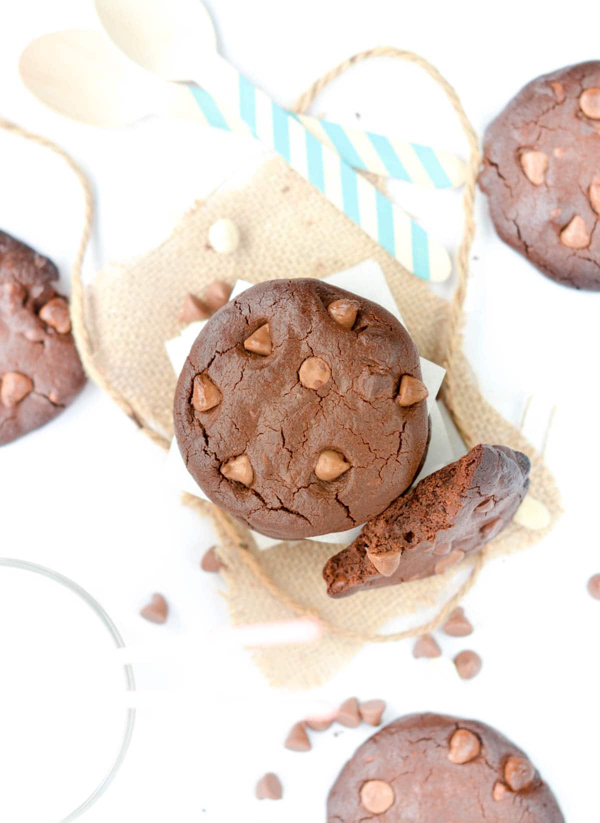 flourless chocolate peanut butter cookies s with chocolate chips. NO refined ingredients, Flourless, No Sugar, easy 6 ingredients recipe to whip in 5 minutes. Grain free, gluten free and dairy free.