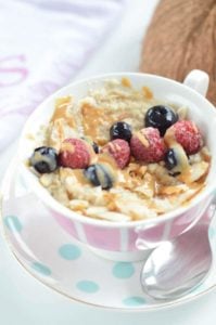 This Healthy Low Carb Oatmeal recipe made with coconut flour, almond butter and almond milk is a great alternative to your regular oatmeal. It is a single serve clean eating recipe, ready in 5 minutes and 100% sugar free. You'll love its creamy, silky-sweet texture. If you watch the carbs, note that this single serve oatmeal recipe contains only 5.8 g net carb - yes, it is also loaded with 8.2 g of plant-based protein to feed those muscles! It can be eaten for breakfast or as a light post work out snack. Dairy free, vegan, gluten free, kids approved!