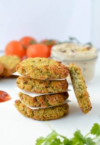 Those Easy Baked Falafel recipe makes the best clean eating lunch ever! You will love their crispiness, melt-in-your-mouth center and crunchy bites of beans.