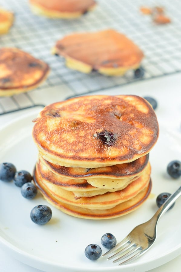 KETO BLUEBERRY PANCAKES with Cream Cheese 2.4 g net carbs, fluffy, easy 6 ingredients #ketopancakes #keto #pancakes #lowcarbpancakes #lowcarb #creamcheese #almondflour #easy #blender #healthy # fluffy #glutenfree #best #almond #ketones #ketorecipes #lowcarbrecipes #breakfast 