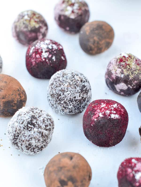 Healthy Avocado Chocolate truffles are easy and Delicious fudgy chocolate truffles, 100% dairy free, vegan and paleo. No bake dark chocolate truffles to had some healthy touch to your Christmas truffles plate.