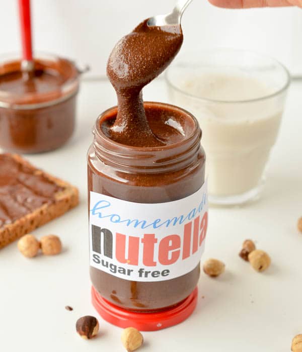 Homemade sugar free nutella low carb, keto hazelnut spread. Like a real nutella spread this homemade nutella recipe is creamy, chocolaty, rich and easy to spread on toast. #nutella #healthybreakfast #keto #lowcarb
