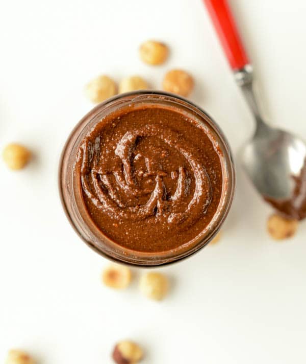 Homemade sugar free nutella low carb, keto hazelnut spread. Like a real nutella spread this homemade nutella recipe is creamy, chocolaty, rich and easy to spread on toast. #nutella #healthybreakfast #keto #lowcarb