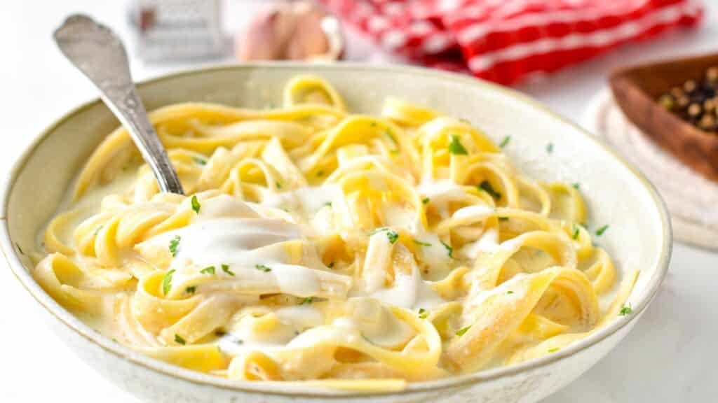 This Alfredo Greek Yogurt Pasta sauce is a lightened-up version of the traditional Alfredo sauce recipe. It's packed with proteins from Greek yogurt, lower in fats and calories but with the same delicious creamy garlic flavors you love.This Alfredo Greek Yogurt Pasta sauce is a lightened-up version of the traditional Alfredo sauce recipe. It's packed with proteins from Greek yogurt, lower in fats and calories but with the same delicious creamy garlic flavors you love.