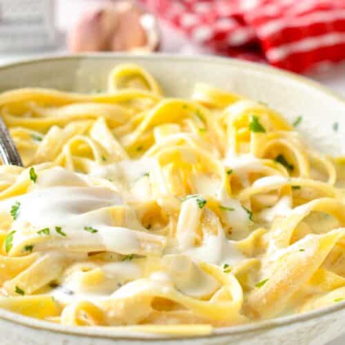 This Alfredo Greek Yogurt Pasta sauce is a lightened-up version of the traditional Alfredo sauce recipe. It's packed with proteins from Greek yogurt, lower in fats and calories but with the same delicious creamy garlic flavors you love.This Alfredo Greek Yogurt Pasta sauce is a lightened-up version of the traditional Alfredo sauce recipe. It's packed with proteins from Greek yogurt, lower in fats and calories but with the same delicious creamy garlic flavors you love.