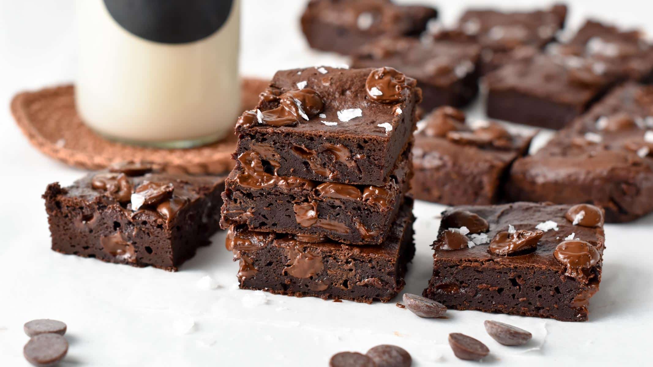 These healthy Greek Yogurt Brownies are the most surprising low calories brownies you will ever try. They are fudgy, chewy brownies packed with high-protein Greek yogurt and only 49 kcal per serving.