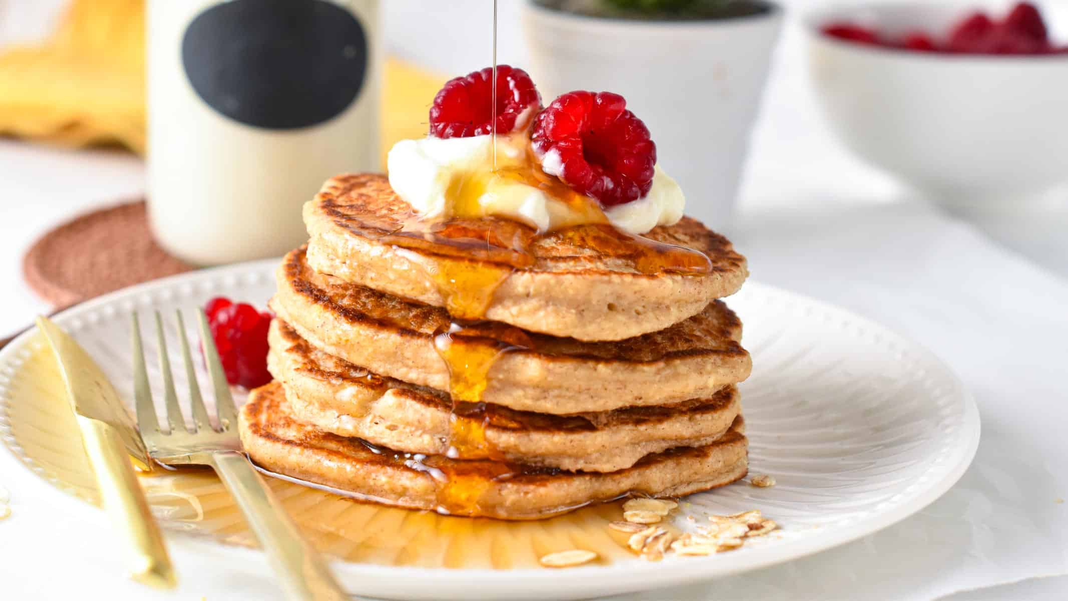 These Greek Yogurt Pancakes are easy, healthy oatmeal yogurt pancakes packed with a bunch of 30 grams of proteins per serves to keep you full for hours.