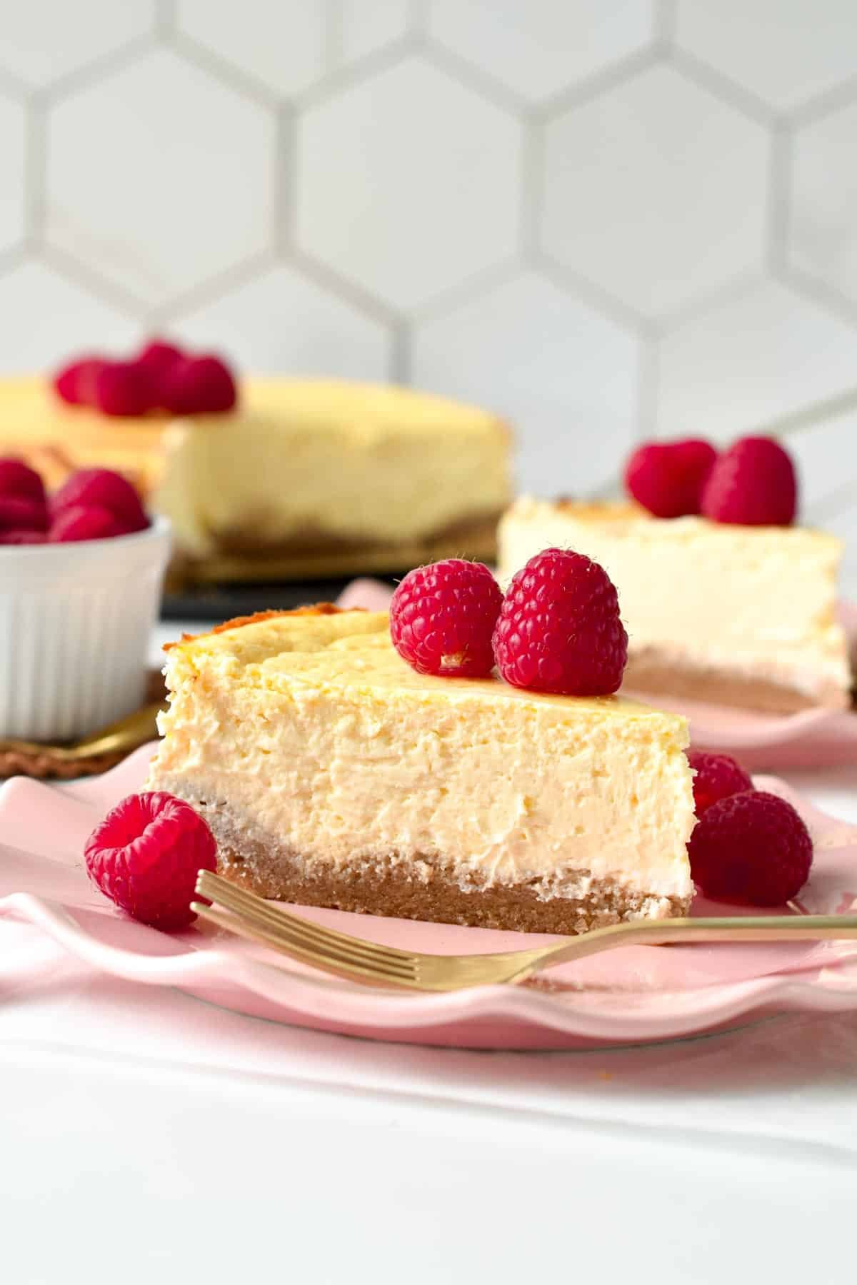 This healthy cheesecake recipe is the easiest healthy dessert for cheesecake lovers. Packed with 12 grams of proteins, no sugar, and gluten-free this dessert will make all your family and friends ask for more.