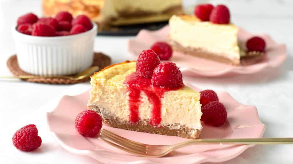 This healthy cheesecake recipe is the easiest healthy dessert for cheesecake lovers. Packed with 12 grams of proteins, no sugar, and gluten-free this dessert will make all your family and friends ask for more.