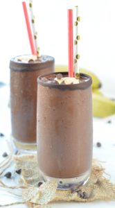 This Healthy Chocolate Banana Smoothie taste like desserts. Thick, dairy free smoothie using light almond milk and unsweetened cocoa. A great guilt-free chocolate treat to maintain your weight loss goals and fix your chocolate cravings.