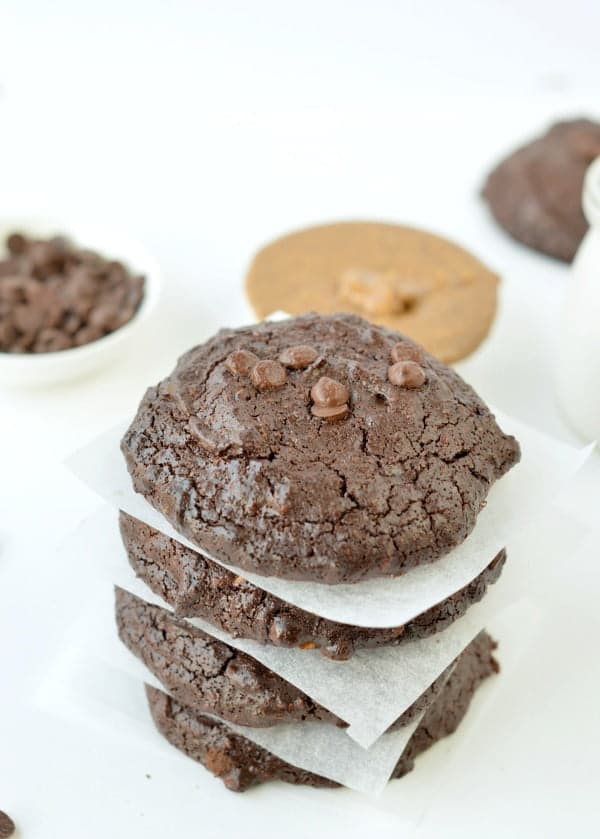 KETO ALMOND BUTTER COOKIES FLOURLESS #keto #ketocookies #almondbuttercookies #flourlesscookies #ketosnacks #healthycookies #healthy #easycookies #glutenfree