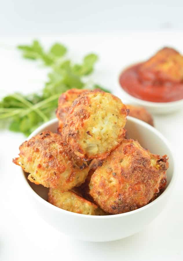 KETO BAKED CAULIFLOWER TOTS Cheesy #ketocauliflowertots #keto #ketobakedcauliflowertots #bakedcauliflowertots #cheesycauliflowertots #easycauliflowertots #cheesy #cauliflower #5ingredients #lowcarb #tots