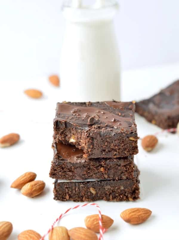 NO BAKE KETO BROWNIES 2.3 g net carbs Vegan + Healthy NO Dates #easy #nobakebrownies #rawbrownies #raw #vegan #nobake #healthy #brownies