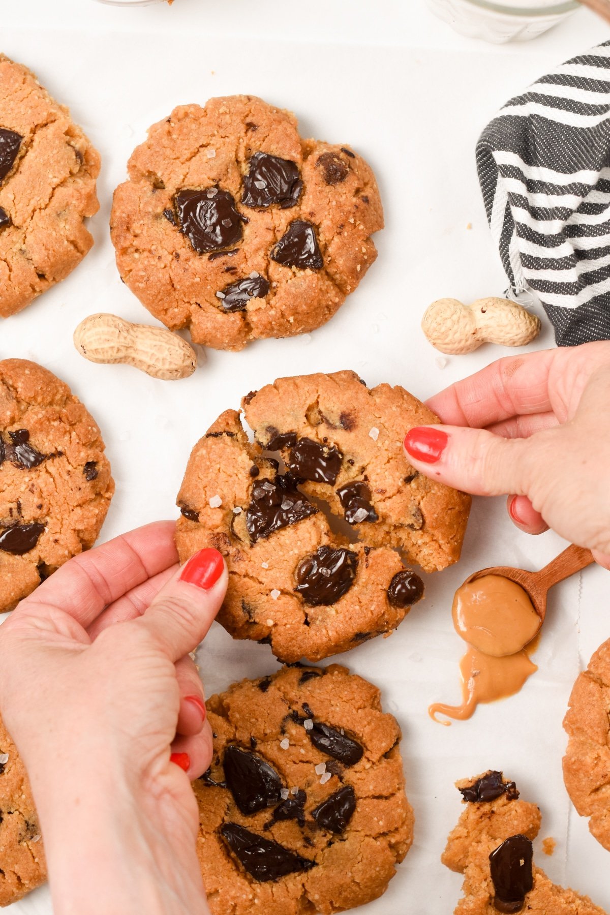 Keto Peanut Butter Chocolate Chips Cookies