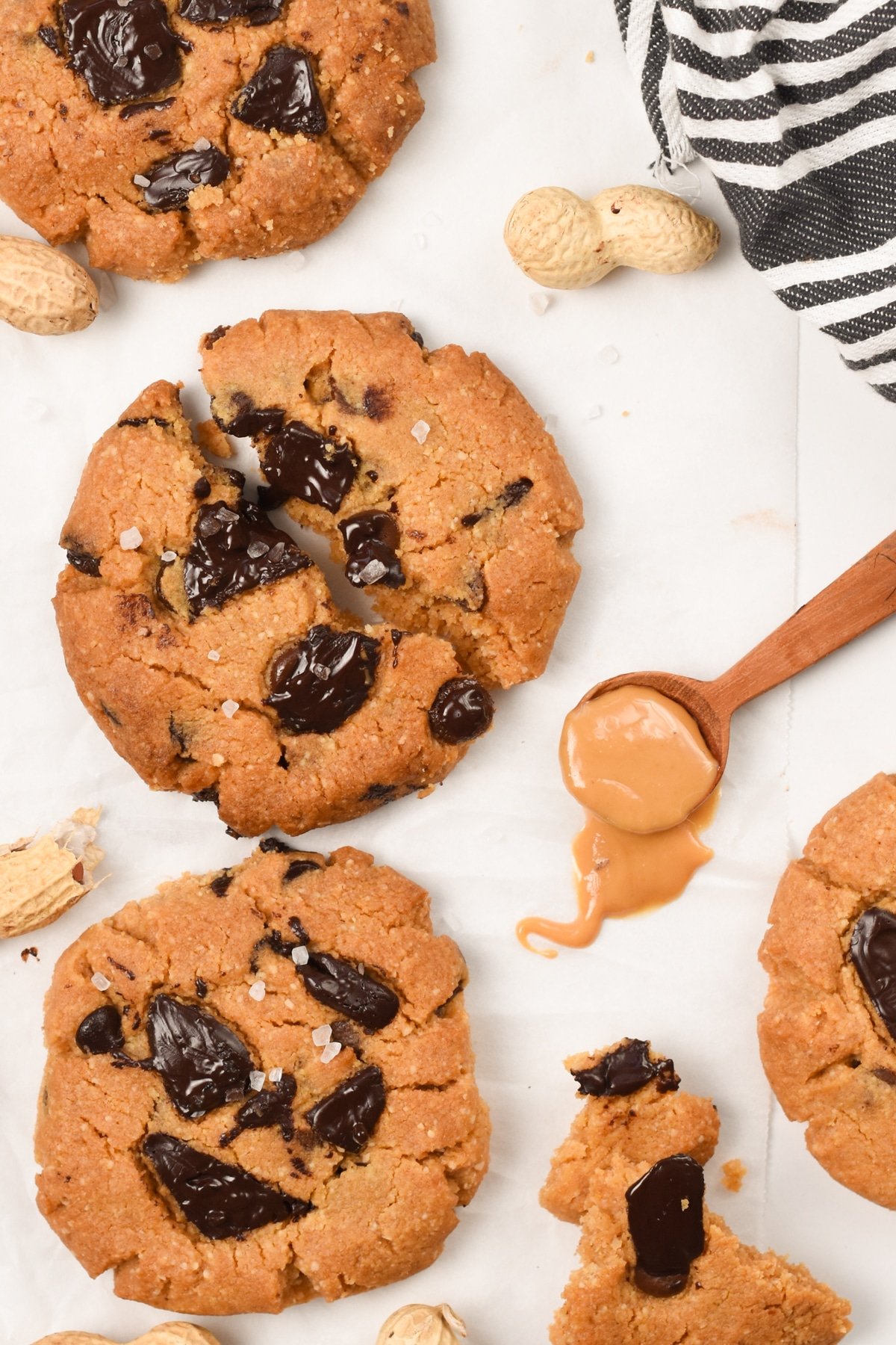 Keto Peanut Butter Chocolate Chips Cookies