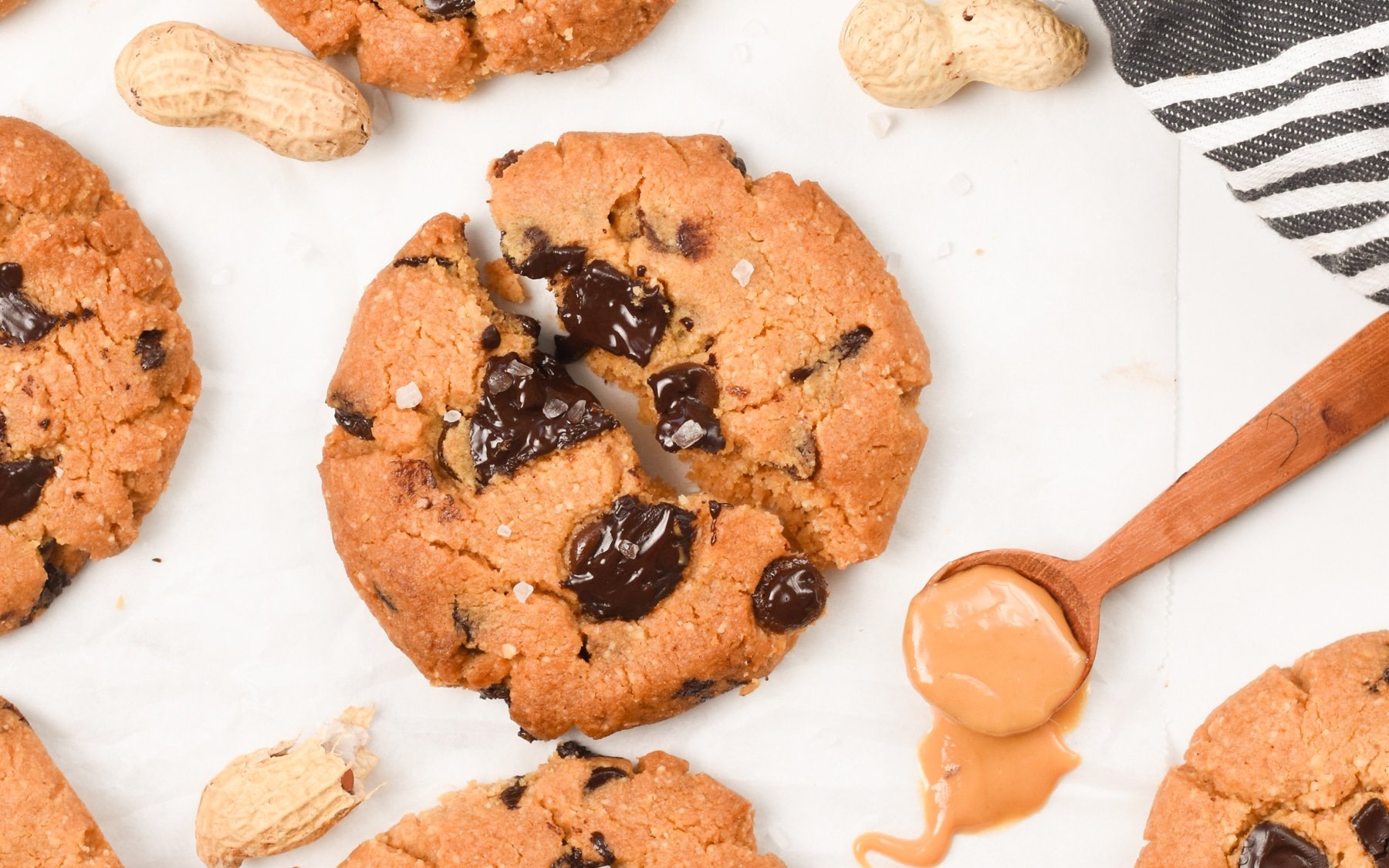 Low carb Peanut Butter Chocolate Chips Cookies