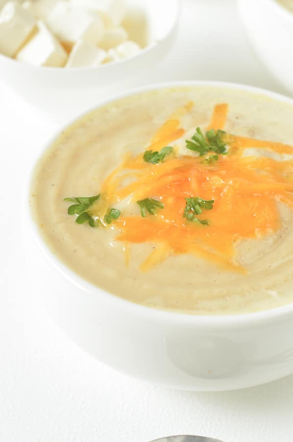 KETO cauliflower soup with cream cheese 5.9 g carbohydrates neti #ketoconopidasup #conopidoup #ketosoup #lowcarbconopidasup #lowcarbsup #conopida #soup #roastedconopidasup #healthysoup #easysoup #creamycheese #creamsoup