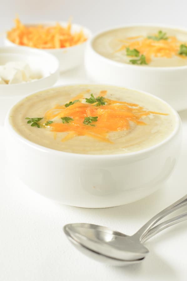 KETO cauliflower soup with cream cheese 5.9 g carbohydrates neti #ketoconopidasup #conopidoup #ketosoup #lowcarbconopidasup #lowcarbsup #conopida #soup #roastedconopidasup #healthysoup #easysoup #creamycheese #creamsoup 