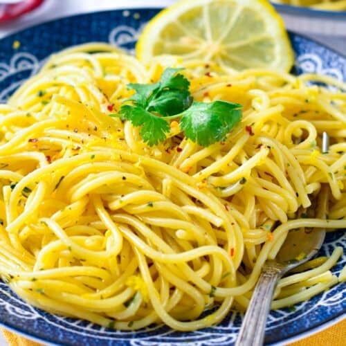 These Lemon Garlic Pasta is the most easy, light and refreshing dinner packed with healthy fat from olive oil and anti-inflammatory garlic and lemons. Plus, the recipe works with any kind of pasta and you can make it gluten-free or low-carb if needed