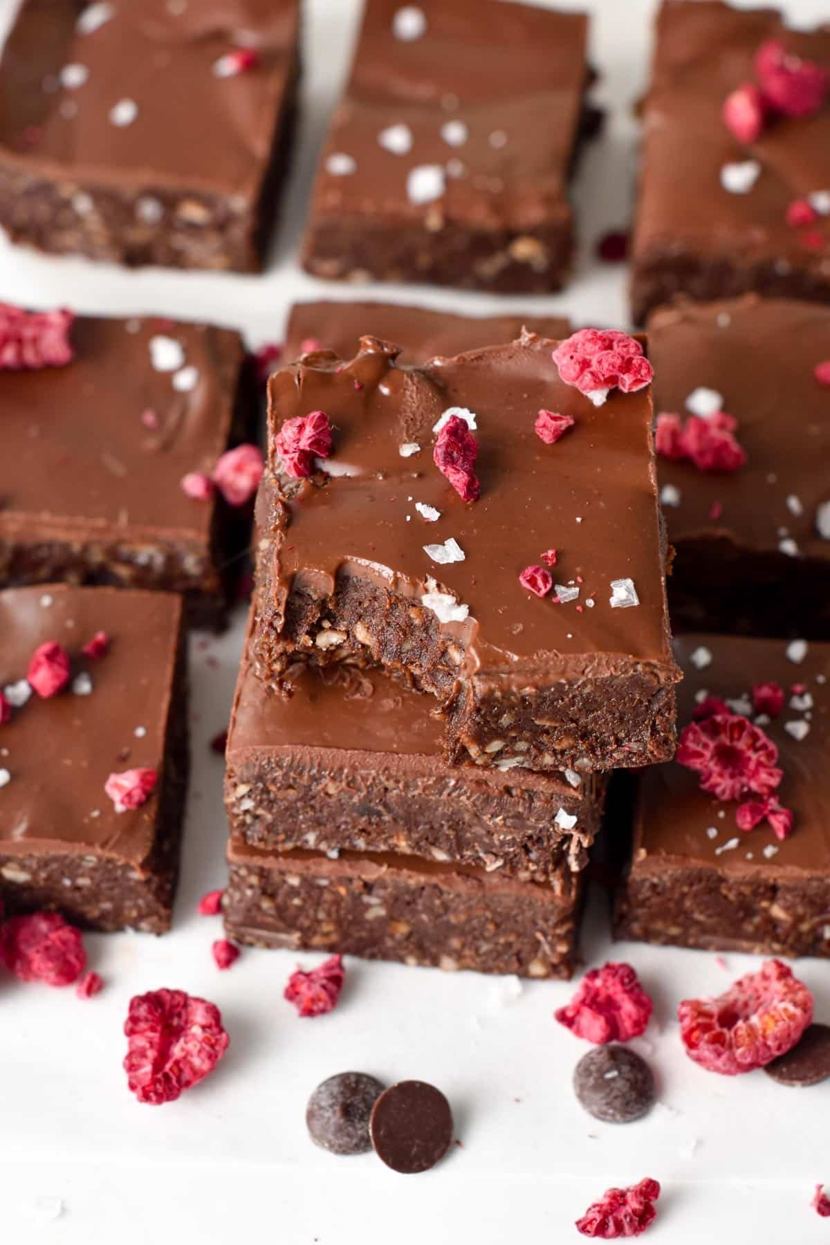 These No Bake Brownies are easy healthy fudgy brownies made in less than 20 minutes without an oven. Plus, this healthy dessert recipe is also naturally refined sugar-free, dairy-free, and vegan.