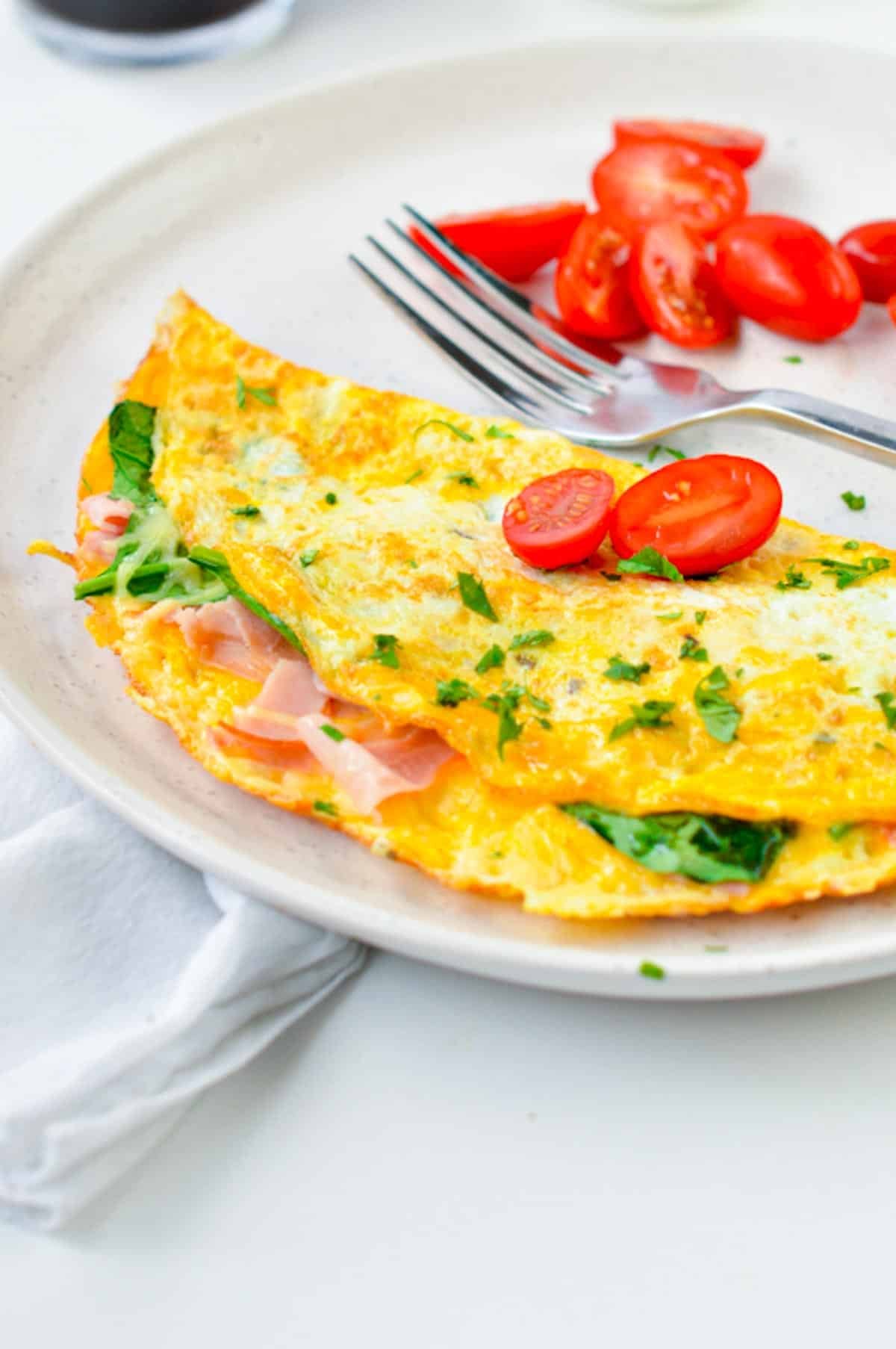 This omelette recipe is an easy 3-egg omelette for an easy, high-protein single-serve breakfast ready in 10 minutes. If you love eggs for breakfast, this is the best omelette to start the day and feel full for hours.