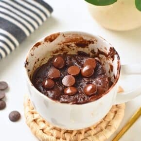 Protein Mug Cake (4 Ingredients, 16g Protein, 146 Calories)