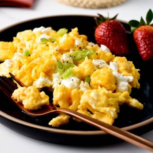 Scrambled Eggs With Cottage Cheese (28g Protein)