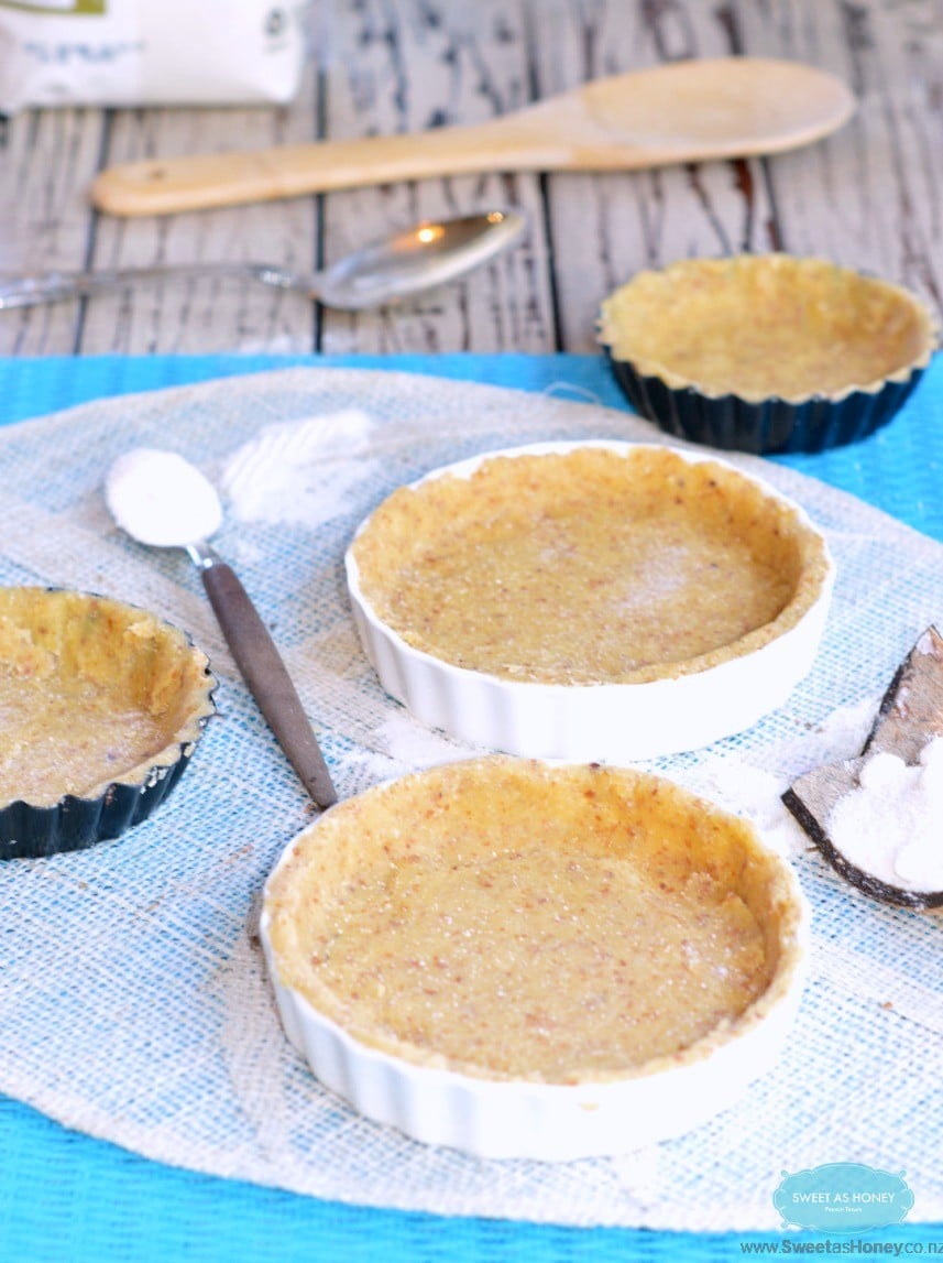Almond Flour Pie Crust with coconut flour. Grain free, gluten free, paleo and low carb. A delicious crispy crust for any holidays pie, sweet healthy pumpkin pie or savory healthy quiche. Easy, healthy made in 5 minutes in a food processor.