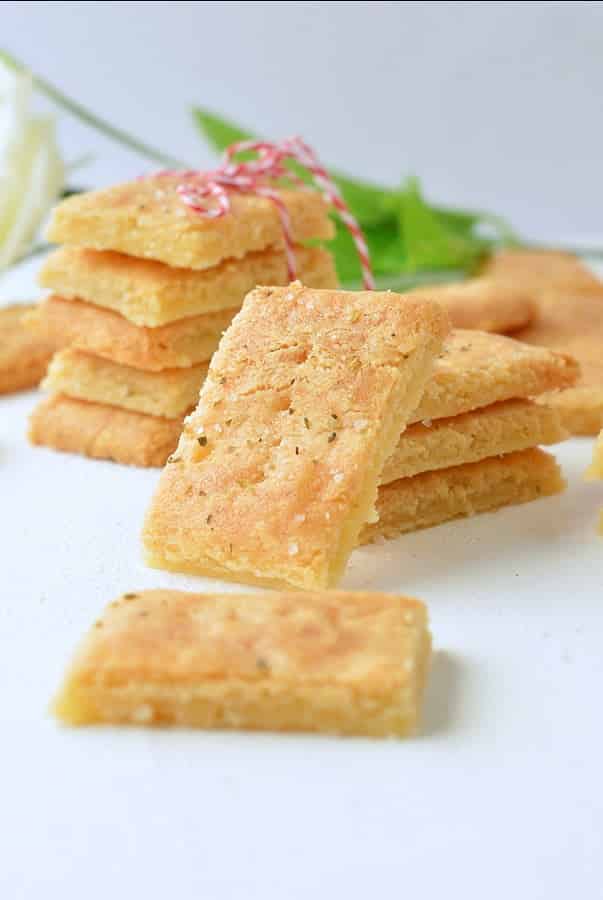 Easy cheddar cheese crackers