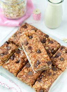 Peanut Butter Oatmeal Protein Bars an easy clean eating protein bar with only 5 ingredients. Healthy, no bake, vegan.