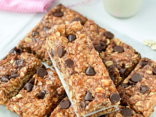 Peanut Butter Oatmeal Protein Bars an easy clean eating protein bar with only 5 ingredients. Healthy, no bake, vegan.