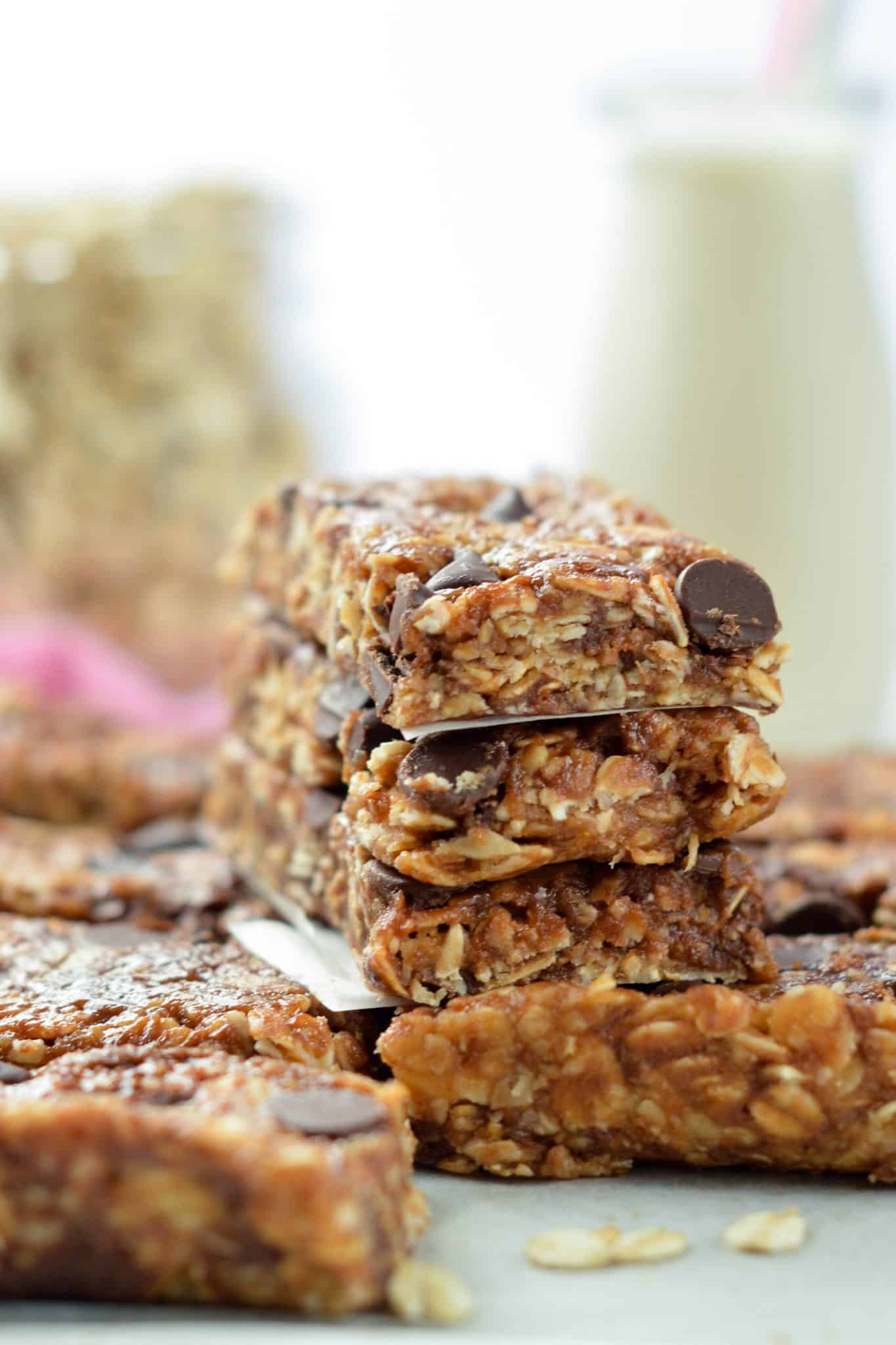 Peanut Butter Oatmeal Protein Bars an easy clean eating protein bar with only 5 ingredients. Healthy, no bake, vegan.