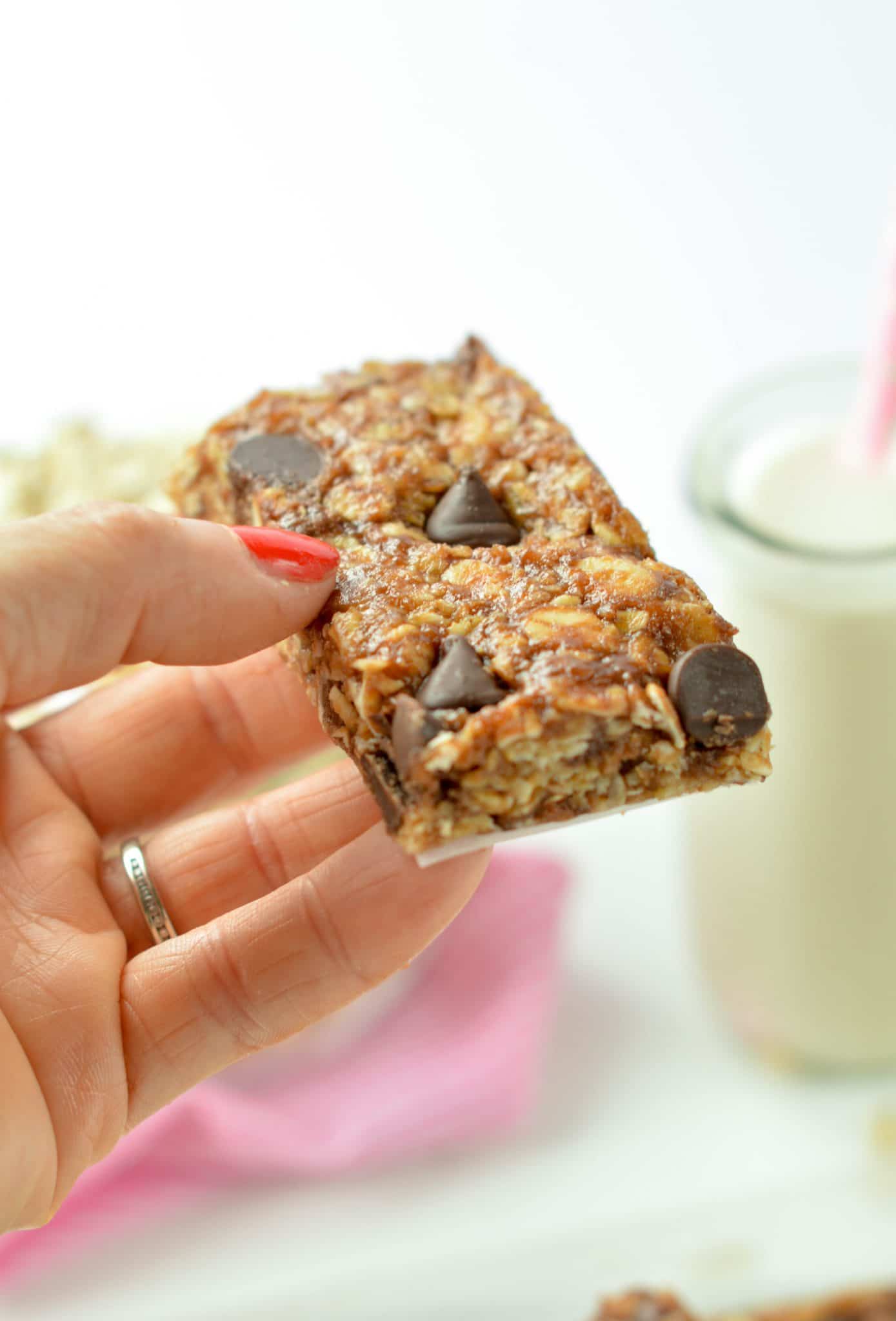 Peanut Butter Oatmeal Protein Bars an easy clean eating protein bar with only 5 ingredients. Healthy, no bake, vegan.